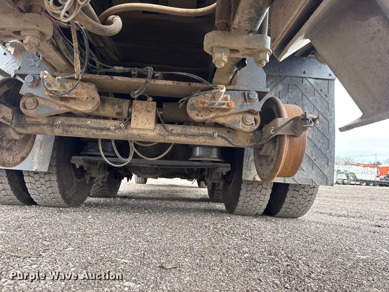 image for item EG8851 2015 Freightliner 114SD crane truck