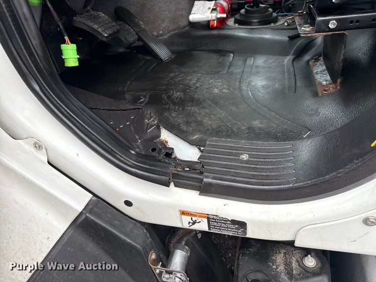 image for item EG8851 2015 Freightliner 114SD crane truck