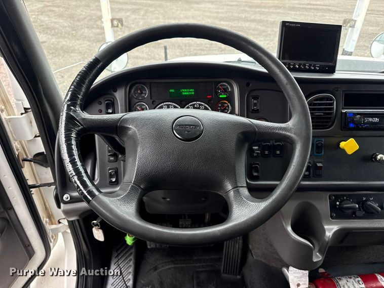 image for item EG8851 2015 Freightliner 114SD crane truck