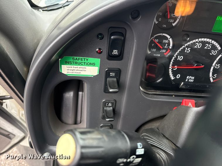 image for item EG8851 2015 Freightliner 114SD crane truck