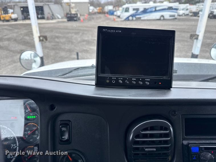 image for item EG8851 2015 Freightliner 114SD crane truck