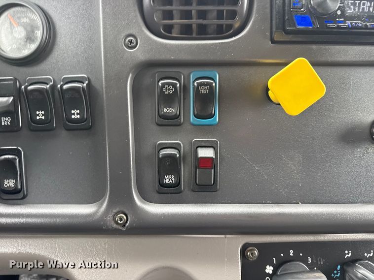 image for item EG8851 2015 Freightliner 114SD crane truck