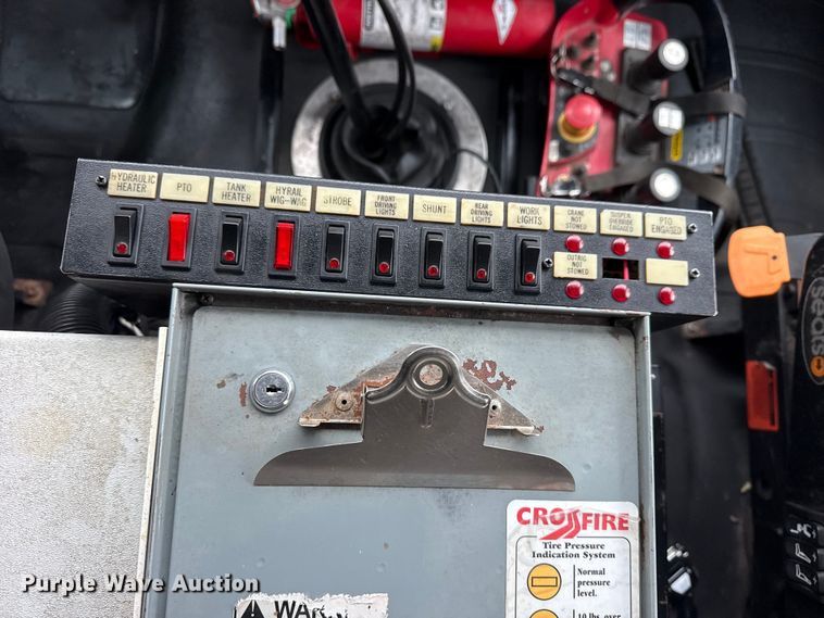 image for item EG8851 2015 Freightliner 114SD crane truck