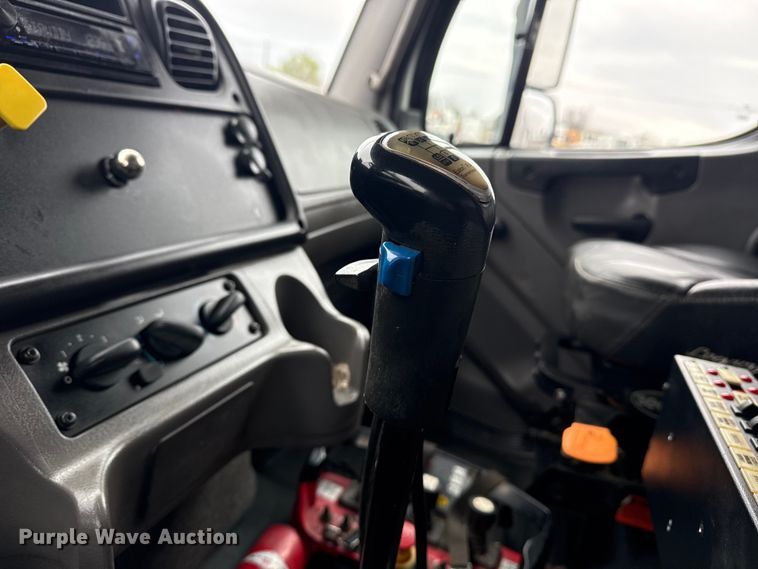 image for item EG8851 2015 Freightliner 114SD crane truck