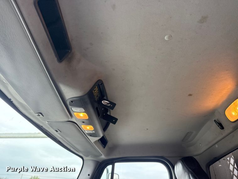 image for item EG8851 2015 Freightliner 114SD crane truck