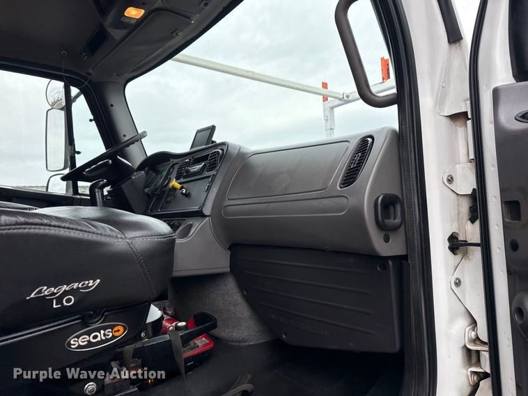 image for item EG8851 2015 Freightliner 114SD crane truck