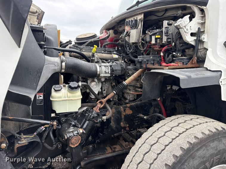 image for item EG8851 2015 Freightliner 114SD crane truck