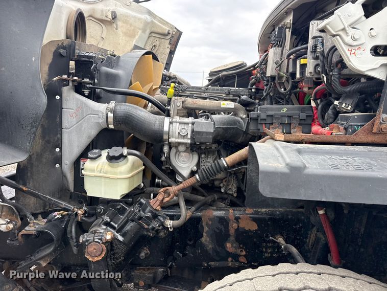 image for item EG8851 2015 Freightliner 114SD crane truck