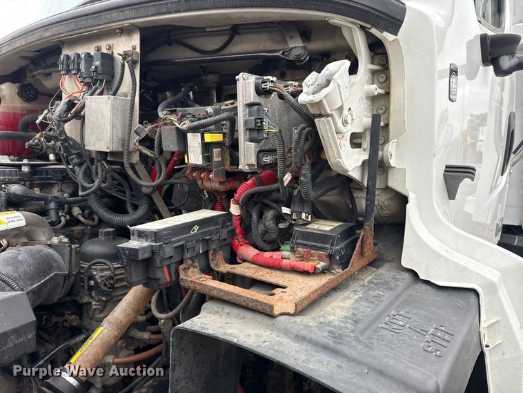 image for item EG8851 2015 Freightliner 114SD crane truck