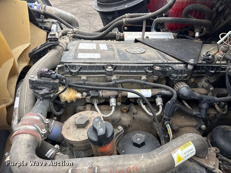 image for item EG8851 2015 Freightliner 114SD crane truck