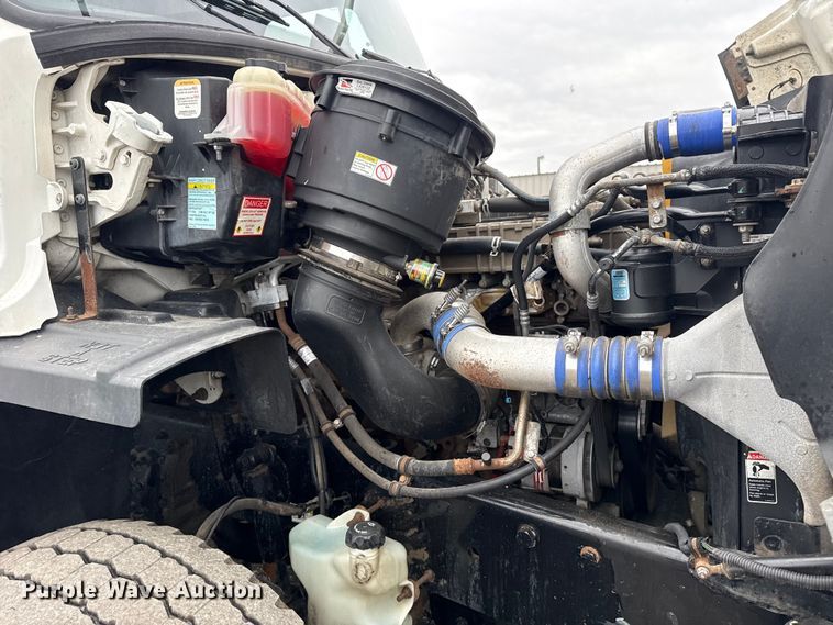 image for item EG8851 2015 Freightliner 114SD crane truck