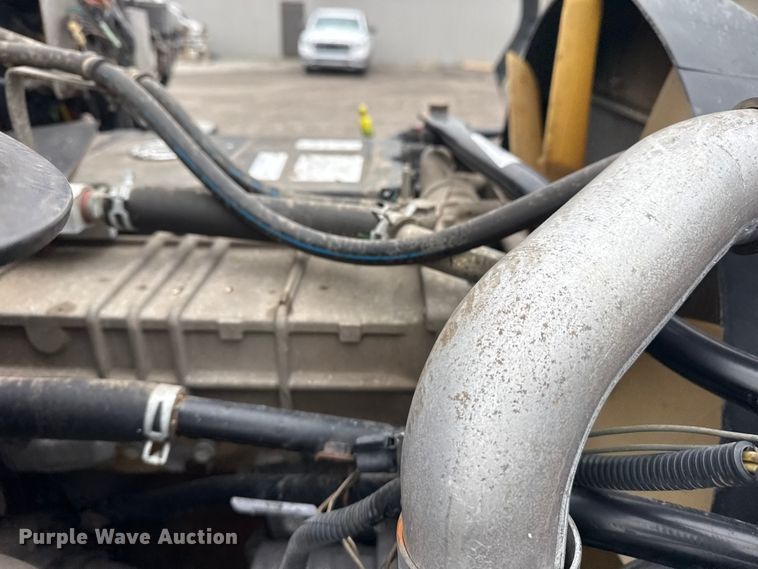 image for item EG8851 2015 Freightliner 114SD crane truck