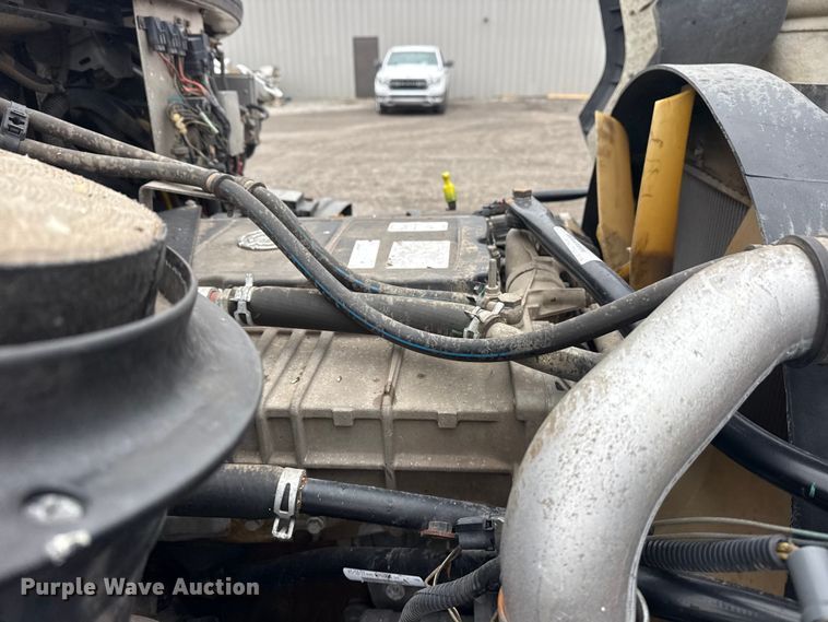 image for item EG8851 2015 Freightliner 114SD crane truck