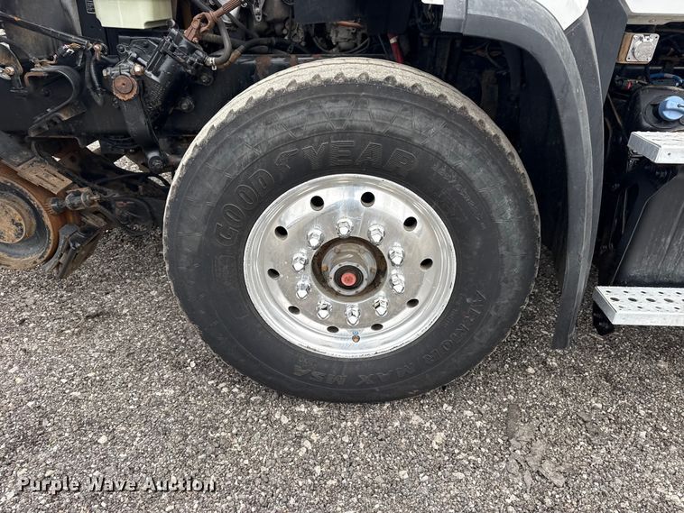 image for item EG8851 2015 Freightliner 114SD crane truck