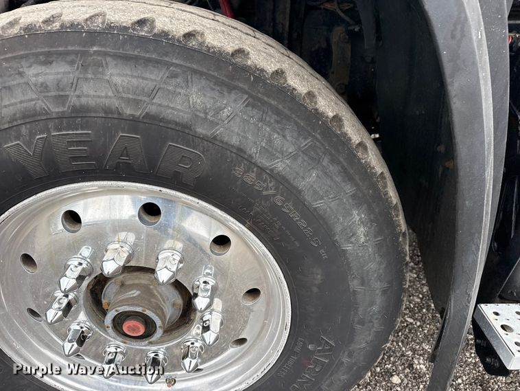 image for item EG8851 2015 Freightliner 114SD crane truck