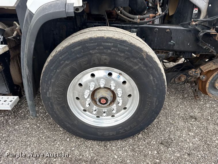 image for item EG8851 2015 Freightliner 114SD crane truck