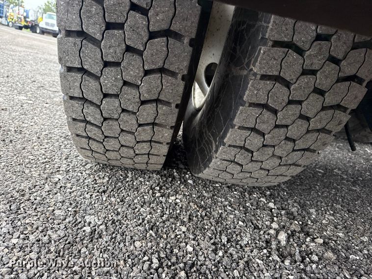 image for item EG8851 2015 Freightliner 114SD crane truck