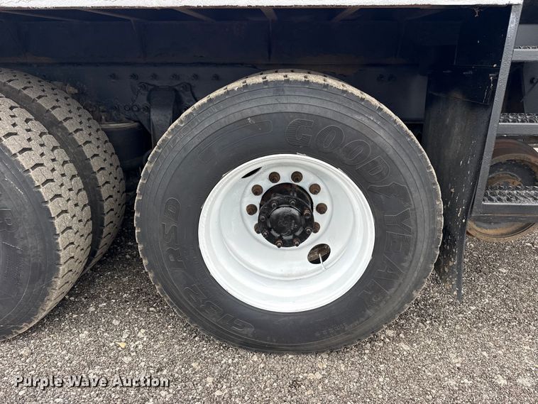 image for item EG8851 2015 Freightliner 114SD crane truck