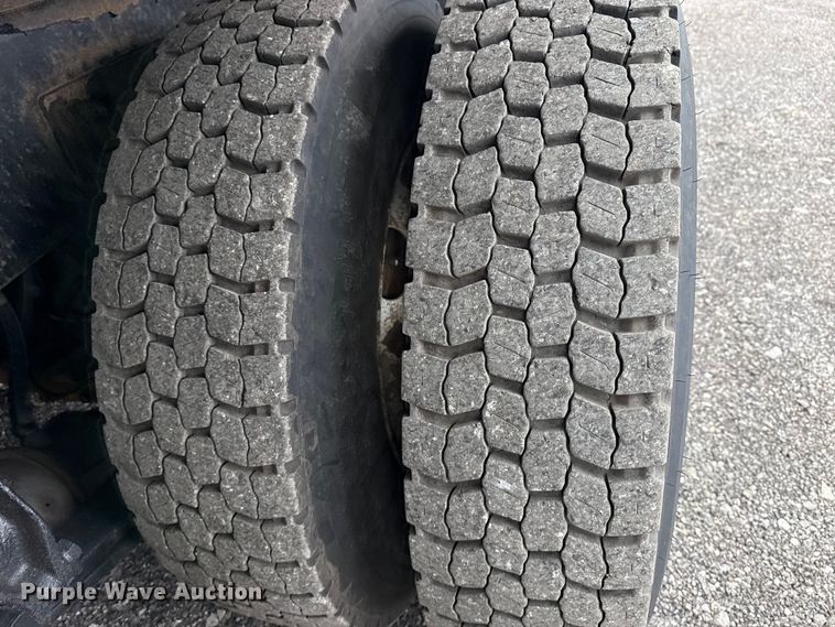 image for item EG8851 2015 Freightliner 114SD crane truck