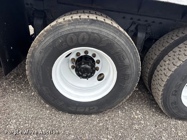 image for item EG8851 2015 Freightliner 114SD crane truck