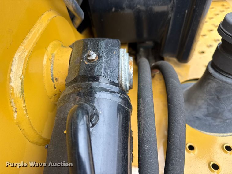 image for item EG8852 2015 Caterpillar 420F2IT backhoe