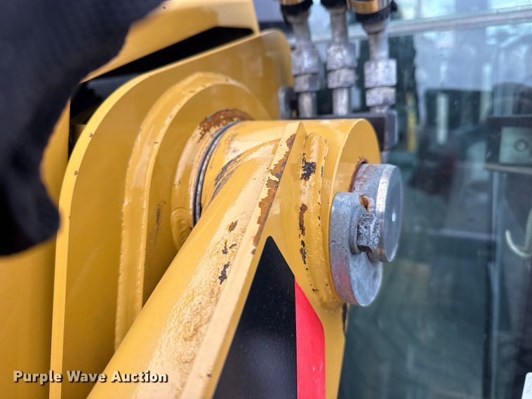 image for item EG8852 2015 Caterpillar 420F2IT backhoe