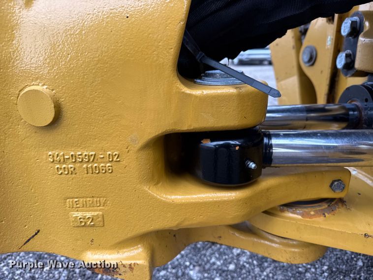 image for item EG8852 2015 Caterpillar 420F2IT backhoe