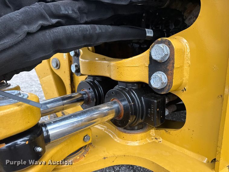 image for item EG8852 2015 Caterpillar 420F2IT backhoe