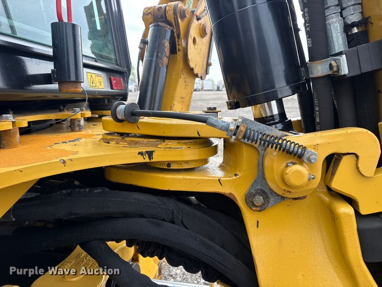 image for item EG8852 2015 Caterpillar 420F2IT backhoe