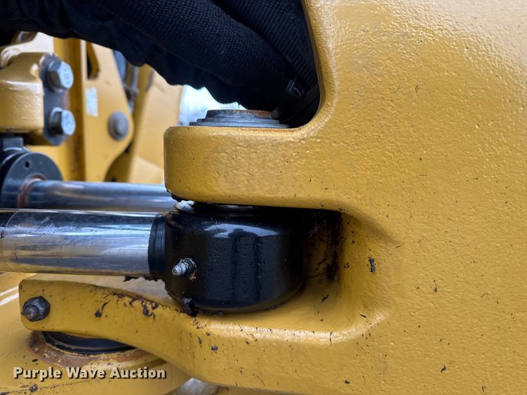 image for item EG8852 2015 Caterpillar 420F2IT backhoe