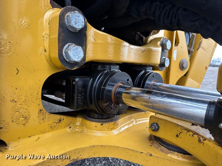 image for item EG8852 2015 Caterpillar 420F2IT backhoe