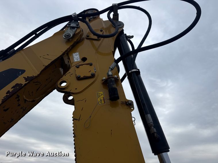 image for item EG8852 2015 Caterpillar 420F2IT backhoe