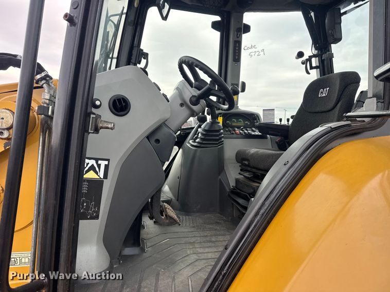 image for item EG8852 2015 Caterpillar 420F2IT backhoe