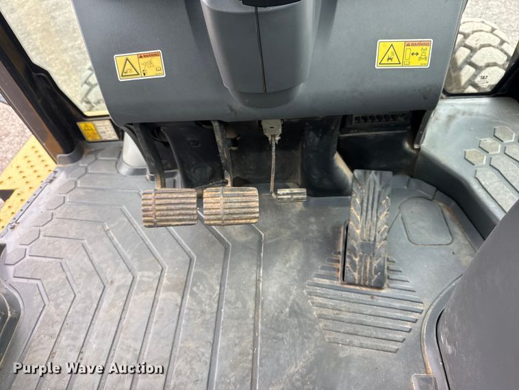 image for item EG8852 2015 Caterpillar 420F2IT backhoe