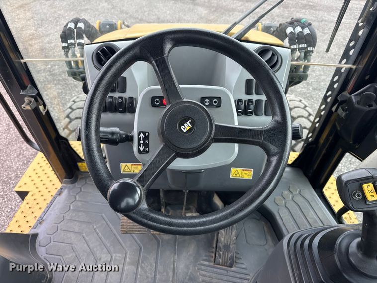 image for item EG8852 2015 Caterpillar 420F2IT backhoe