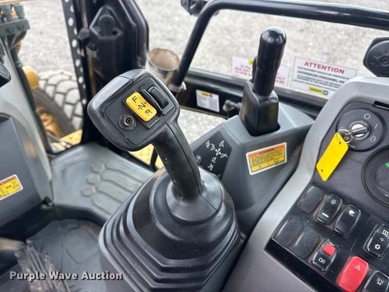 image for item EG8852 2015 Caterpillar 420F2IT backhoe