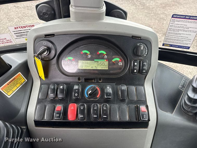 image for item EG8852 2015 Caterpillar 420F2IT backhoe