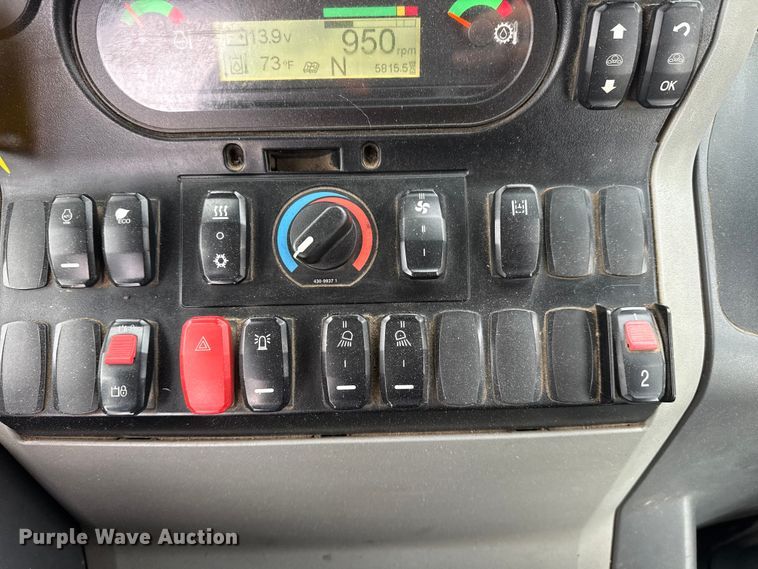 image for item EG8852 2015 Caterpillar 420F2IT backhoe