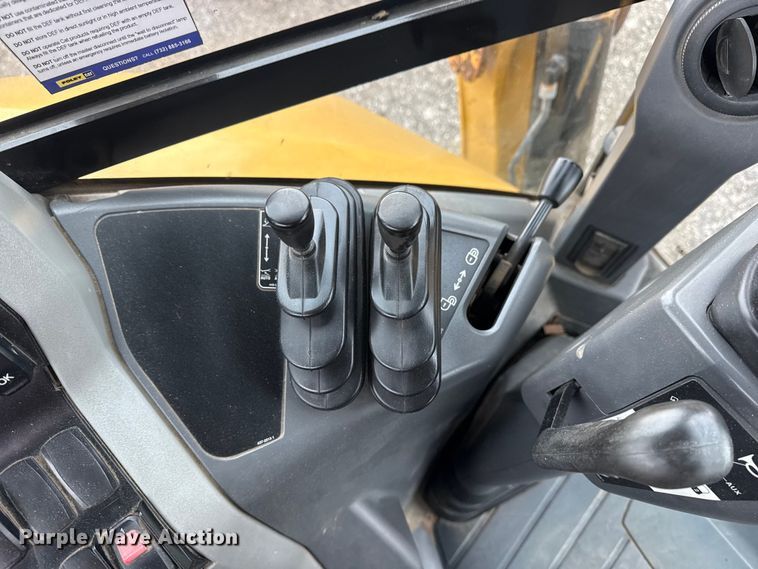 image for item EG8852 2015 Caterpillar 420F2IT backhoe