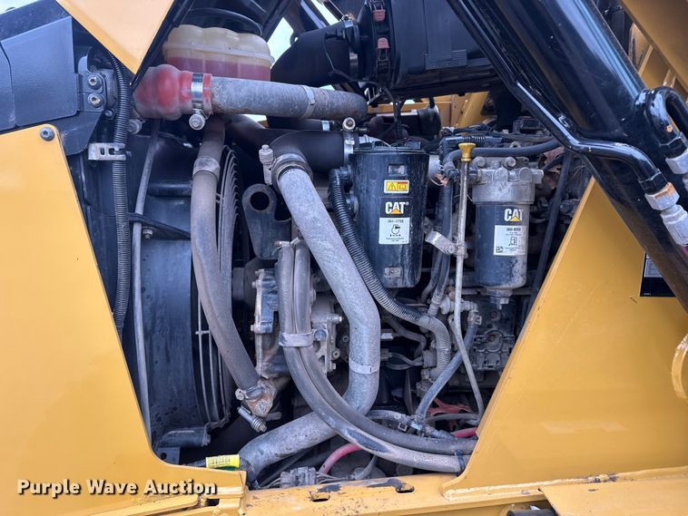 image for item EG8852 2015 Caterpillar 420F2IT backhoe