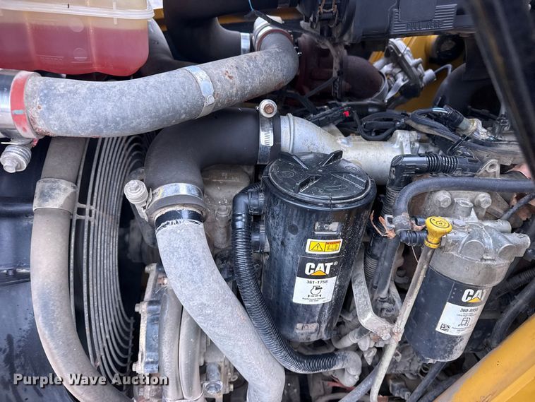 image for item EG8852 2015 Caterpillar 420F2IT backhoe