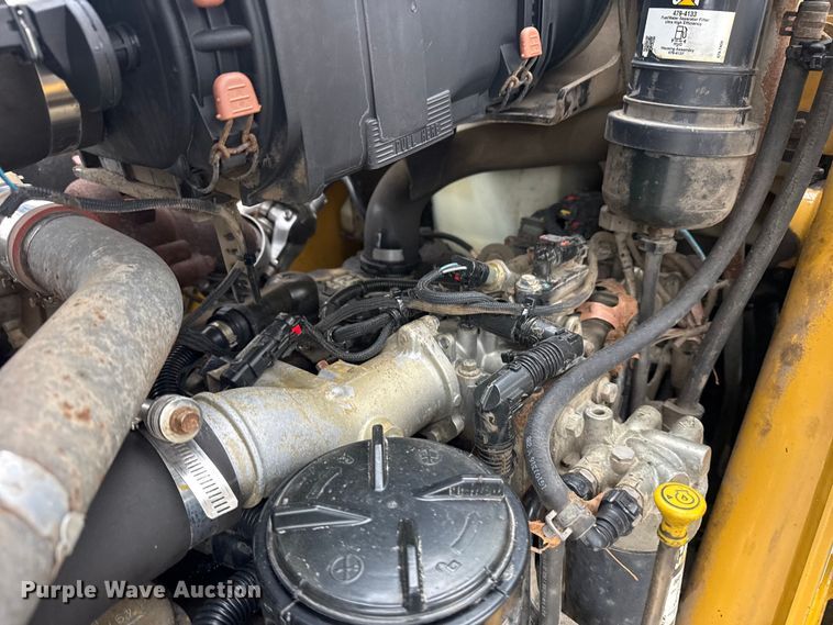 image for item EG8852 2015 Caterpillar 420F2IT backhoe