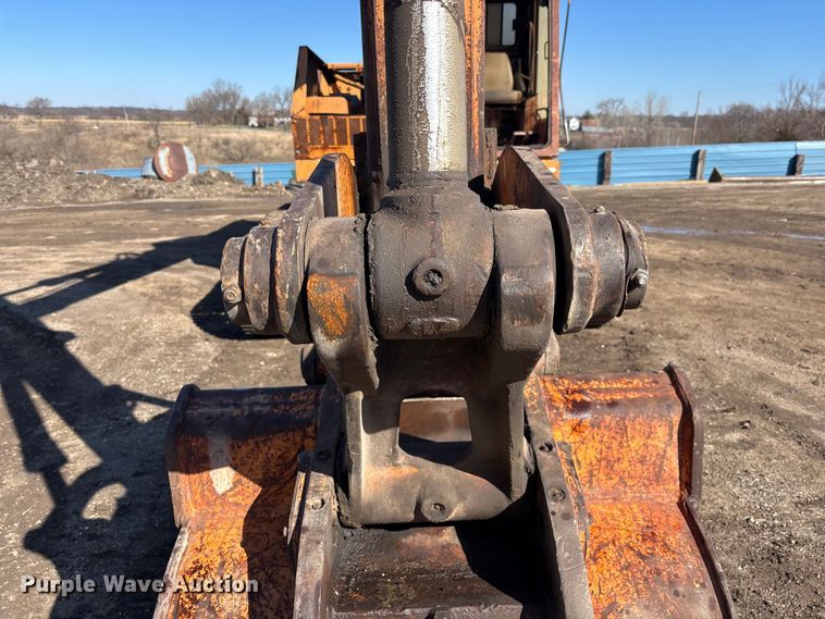 image for item EM5020 1984 Case 1080 excavator