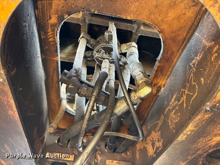 image for item EM5020 1984 Case 1080 excavator