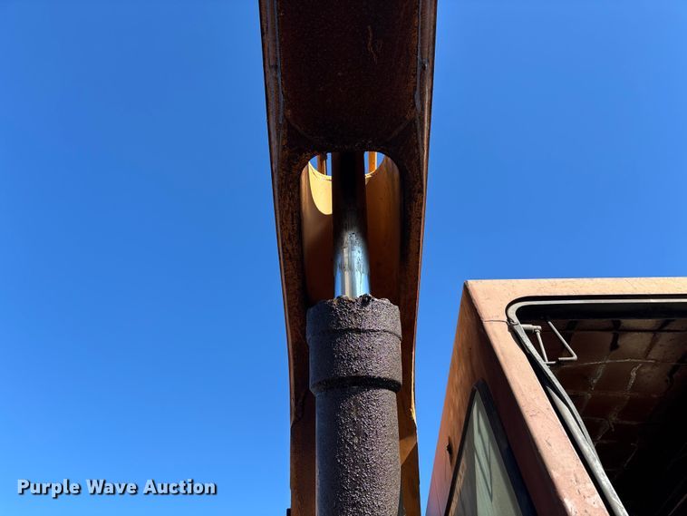 image for item EM5020 1984 Case 1080 excavator