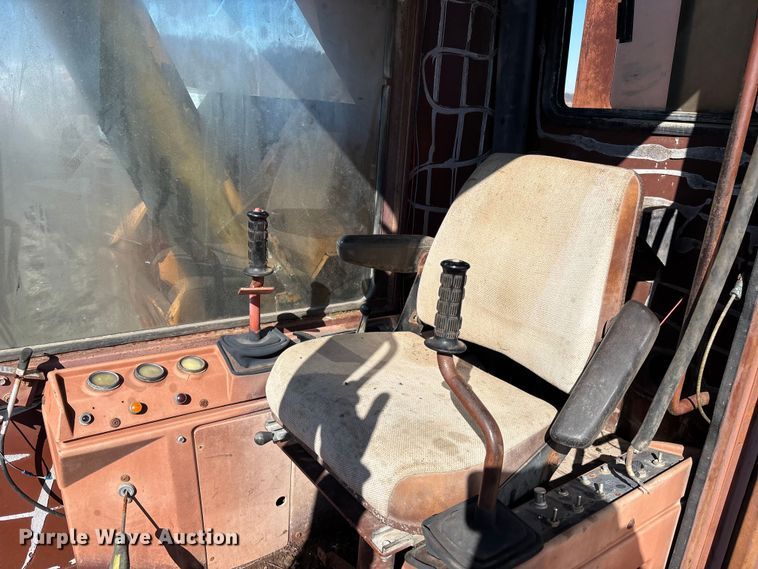 image for item EM5020 1984 Case 1080 excavator