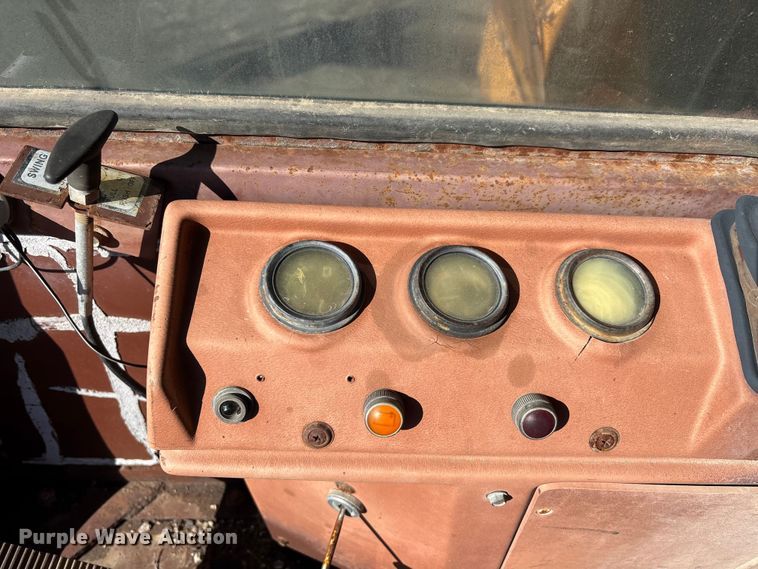 image for item EM5020 1984 Case 1080 excavator