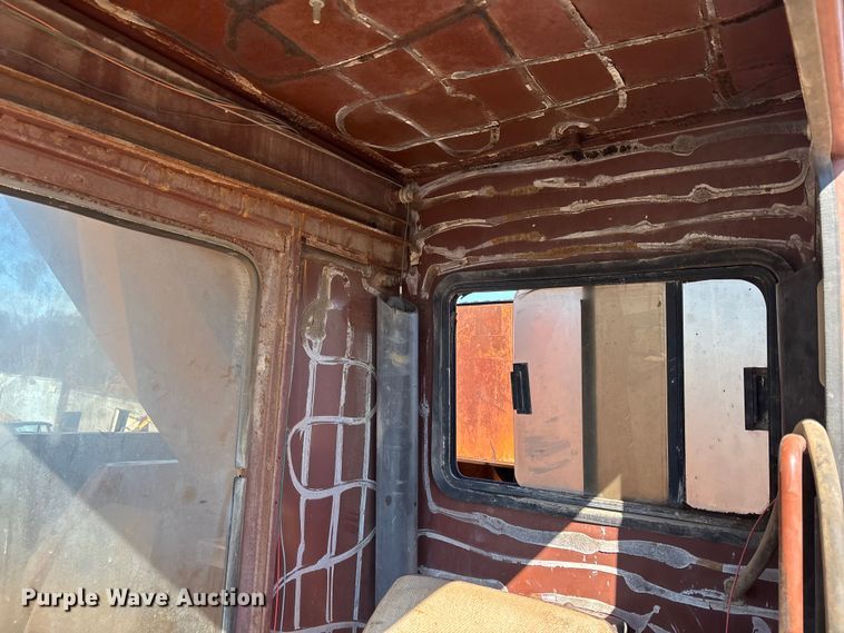 image for item EM5020 1984 Case 1080 excavator