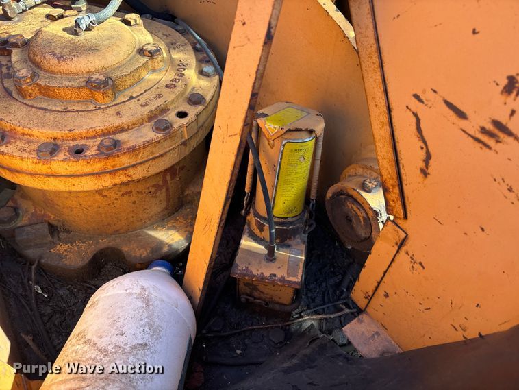 image for item EM5020 1984 Case 1080 excavator