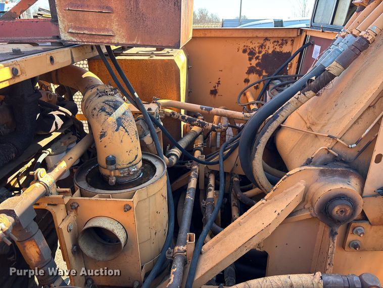 image for item EM5020 1984 Case 1080 excavator